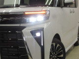 LEDヘッドライトです。デザイン性がよくとても明るいので、夜間の走行や悪天候でも安心です。しかも長寿命!