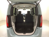 リアシートを倒すと、ラゲッジスペースを広くお使いいただけます!