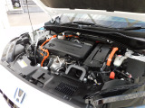 エンジンルーム・2.0L 直噴エンジン&2モーターハイブリッドシステム