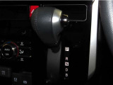 インパネシフトのオートマチックトランスミッションです。