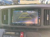 【バックモニター】ギヤをリバースに入れれば車内モニターに後方の様子を映し出し安全確認ができて便利!!