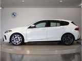 BMWではロングホイールベースの採用をしており、すべての車種に適用され、走行中の安定感の向上されております。また室内空間の広さにも貢献しております。