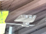 【三菱e-Assist】走行中に前方の車両等を認識し、衝突しそうな時は警報とブレーキで衝突回避と被害軽減をアシスト。より安全にドライブをお楽しみいただけます。