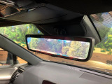 【デジタルインナーミラー】後席の大きな荷物や同乗者で後方が確認しづらい時でも安心!カメラが撮影した車両後方の映像をルームミラー内に表示。クリアな視界で状況の確認が可能です!