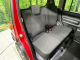 後部座席も気になるようなキズ・汚れやへたり等、大きなダメージはなく、良好な状態です。