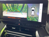【パノラミックビューモニター】専用のカメラにより、上から見下ろしたような視点で360度クルマの周囲を確認することができます☆死角部分も確認しやすく、狭い場所での切り返しや駐車もスムーズに行えます。