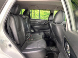 後部座席も気になるようなキズ・汚れやへたり等、大きなダメージはなく、良好な状態です。