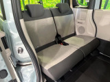 後部座席も気になるようなキズ・汚れやへたり等、大きなダメージはなく、良好な状態です。