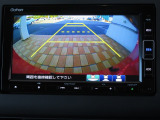 ギヤをRに入れるとナビの画面に後ろの映像が映るリヤカメラ付!後退時、コンディションが悪い視界でもカラーバックモニターがドライバーをサポート★★★