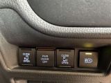 パワースライドドアスイッチとオートマチックハイビームのスイッチが配置されています。
