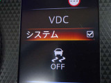【横滑り防止】ハンドル操作や滑りやすい路面を走行中、横滑りを感知すると自動的に車両の進行を保つよう制御!