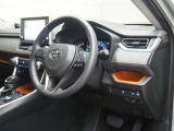 ステアリングスイッチ付きです。ハンドルから手を離さなくても、オーディオ操作などが可能です。
