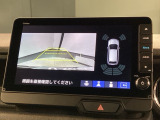リバースギアに入れるだけで後方の表示へ切り替わります。夜間や雨の日の駐車も楽になりますよ。