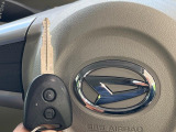 【キーレス】少し離れた場所からでもボタン一つでドアの開錠・施錠ができるのでとっても便利!ドアの鍵穴周りに傷をつけることもありません♪