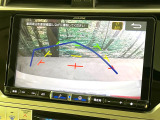 【バックカメラ】駐車時に後方がリアルタイム映像で確認できます。大型商業施設や立体駐車場での駐車時や、夜間のバック時に大活躍!運転スキルに関わらず、今や必須となった装備のひとつです!