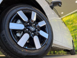 【純正15インチアルミホイール】外観にマッチした純正アルミホイールを装着しております。各種社外アルミホイールや、スタッドレスタイヤも取扱いしております。是非ご相談ください♪