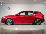 【拘りのFR】BMWが多く採用するFR車。ダイレクトでスポーティな加速感・シャープなハンドリングを実現。縦置きエンジンレイアウトにより、フラットで上質な乗り味です。