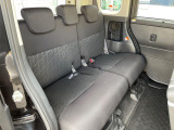 後部座席も気になるようなキズ・汚れやへたり等、大きなダメージはなく、良好な状態です。