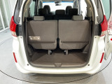 3列めを使用した場合の荷室です。
