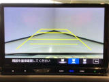 【バックカメラ】運転が苦手な方も車庫入れラクラクです!ギアをリバースに入れれば自動的に切り換わりますので、面倒な操作は不要です♪狭い駐車場もお車を傷つけず安心ですね!