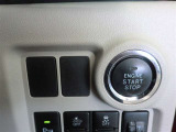 スマートキー&プッシュスタートシステムです!ボタンを押すだけでエンジンのON、OFFが出来ます!とっても便利ですよ