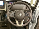 ハンドルにHondaセンシング系のクルーズコントロールやレーンキープアシストなどのスイッチと、オーディオの操作スイッチが装備されています。ハンドルから手を離さず安全に操作できます。