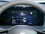 メーター中央に、様々な車両情報を表示してくれる、ディスプレイがついています。
