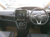 操作しやすい運転席廻り!操作パネルも使いやすい!!ドライブが楽しくなります!