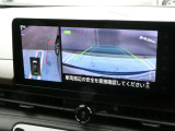 空の上から見下ろすように車の全周囲が表示されるアラウンドビューモニター☆駐車が得意になるとお出掛けも楽しくなります♪