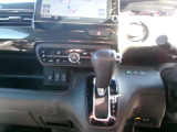シフトも操作しやすく、快適な運転をサポートしてくれます!!