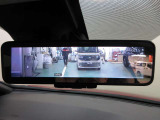 スマートルームミラー付きで後部座席に乗車してても後方がしっかり見れます