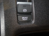 【ブレーキホールド】信号待ちなどでブレーキを踏み続けなくともブレーキがキープされます!アクセルペダルを踏むと解除され発進することが可能です!