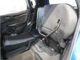 【チップアップ&ダイブダウンシート】はね上げれば高さのある荷物、倒せば長い荷物も収まります。はね上げて、倒して変化するシートで使いやすさをアレンジ。