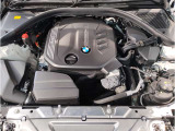 【BMWエンジン】革新的なガソリン・エンジン・テクノロジーによる高性能かつ高効率。レスポンスの良いパワーを発揮。常にスムーズな吸気を実現しアクセル開度にダイレクトに反応しドライビングを楽しく演出。