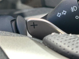 【パドルシフト(AT車)】MT車と同じように好きなギアで走ることができます!ステアリングから手を離さずに指先だけでシフト操作ができ、よりスポーティな走りをお楽しみいただけます。