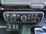 【シートヒーター】シートを温めてくれる暖房機器です!長時間座っていると負担が掛かりやすい背中や腰、または冬場などの寒い日に冷えやすい脚部に快適なぬくもりを伝えます。