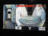 パノラミックビューモニター付きです。車両を上から見たような映像をディスプレイオーディオ画面に表示。運転席からの目視だけでは見にくい、車両周辺の状況をリアルタイムでしっかり確認できます。