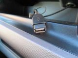 グローブボックス内にUSBケーブルがあります♪♪スマホの充電に便利です♪♪