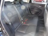 後部座席も気になるようなキズ・汚れやへたり等、大きなダメージはなく、良好な状態です。