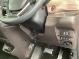 高速で便利なETCがあり、便利なパワースライドドアや、横滑りを防ぐVSAなどのスイッチは、運転席の右側、手の届きやすい位置にあります。