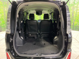 後席を格納すると、これだけの広さが!シーンに合わせたシートアレンジで、大きな荷物も積むことが出来ます♪