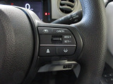 ハンドル右側にはクルーズコントロールのスイッチが装備され運転中の操作も安心して行えます!