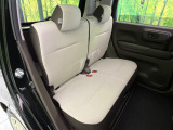 後部座席も気になるようなキズ・汚れやへたり等、大きなダメージはなく、良好な状態です。