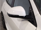 BMWのミラーは車種によって異なりますがレーンチェンジウォーニングが装備されております。詳しくは当店スタッフまでお問い合わせくださいませ。