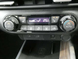 オートエアコンで温度調整が出来ますので快適にお過ごし頂けます。また、シートヒーターやハンドルヒーターで寒い日でもポカポカです。