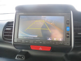 リアカメラが装備されています。バックにいれるだけでナビ画面に映ります。後方の安全確認や、狭い駐車場での車庫入れ、雨の日や夜間などに便利です。安全、安心にバックするためには必須アイテムですね。