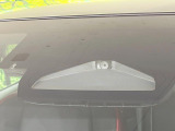 【トヨタセーフティセンス】走行中に前方の車両等を認識し、衝突しそうな時は警報とブレーキで衝突回避と被害軽減をアシスト。より安全にドライブをお楽しみいただけます。