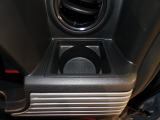 運転席の届きやすいところにドリンクホルダーがついています。視線をそらすことなく手に取れるので運転に集中できて安心ですね。