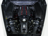 488 Pistaには、V8ツインターボエンジンが搭載されています。高出力と優れたレスポンスを両立し、鋭い加速フィールを提供します。