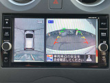 アラウンドビューモニターで周囲の状況を確認しながら駐車できます。